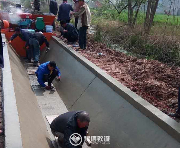 channel molding machine
