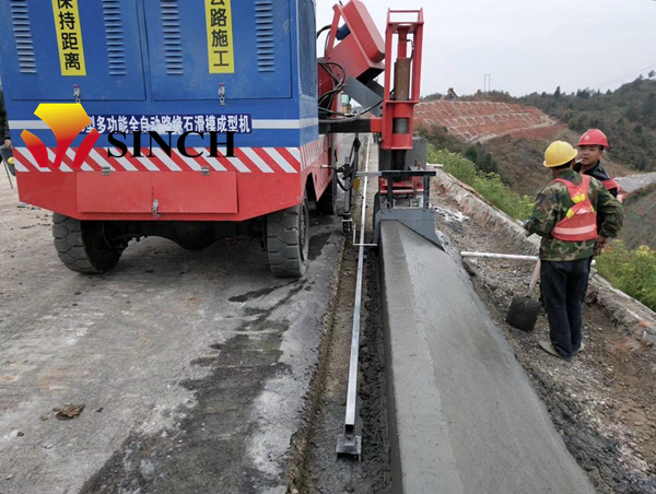 Road side curbing machine