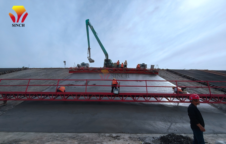 Dam slope paving machine