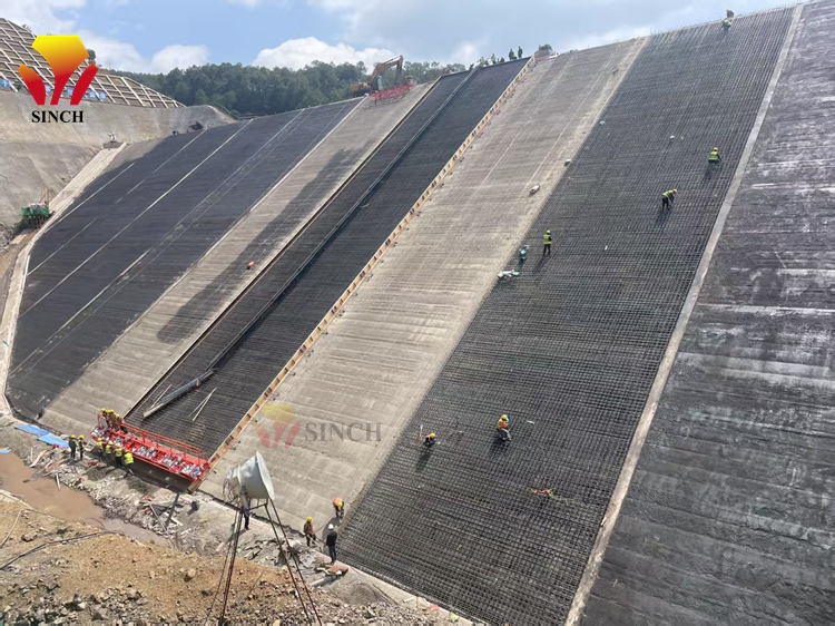 Reservoir dam concrete slope paving machine